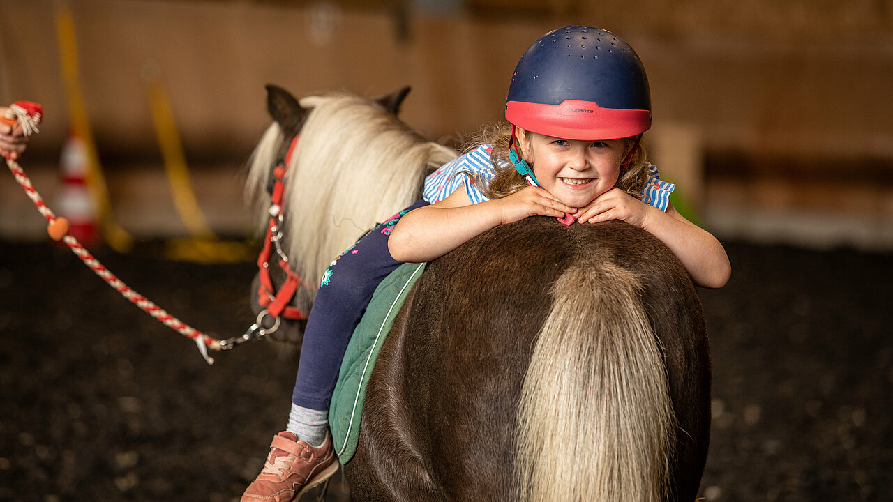 Tierisch tolle Abenteuer im Elldus Ponyhof! Elldus Ponyhof